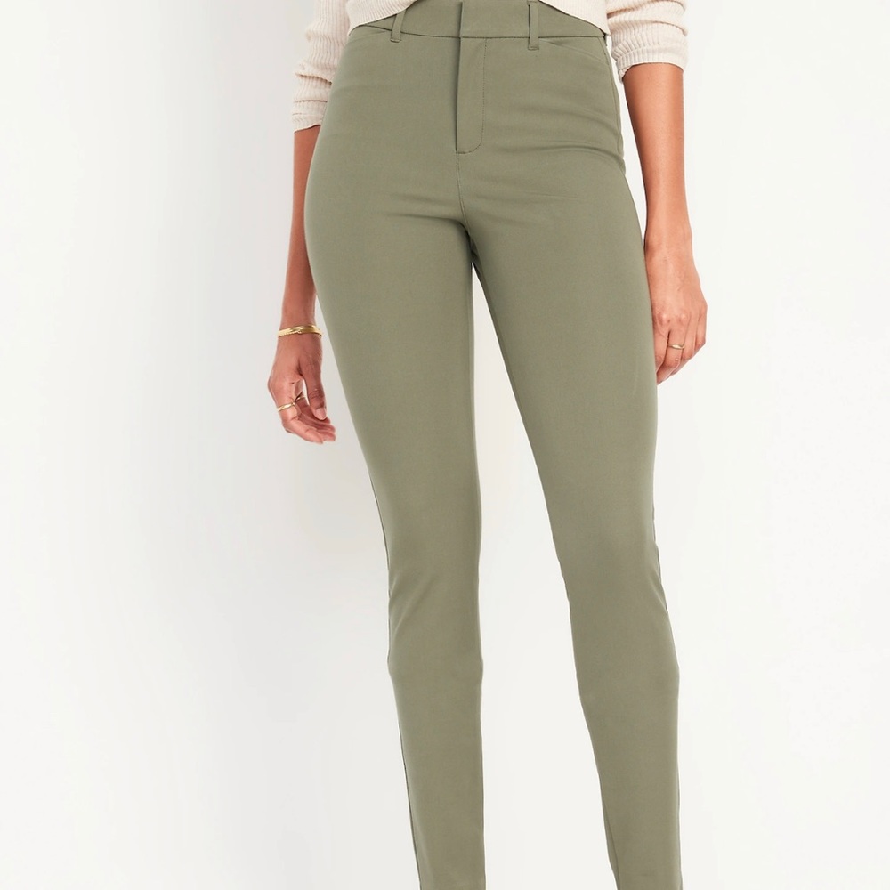 Size 8 Woman’s olive green high rise pant